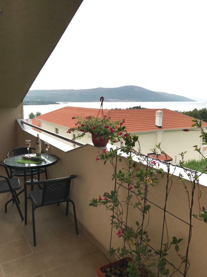 Id Apartments Tivat Eksteriør billede